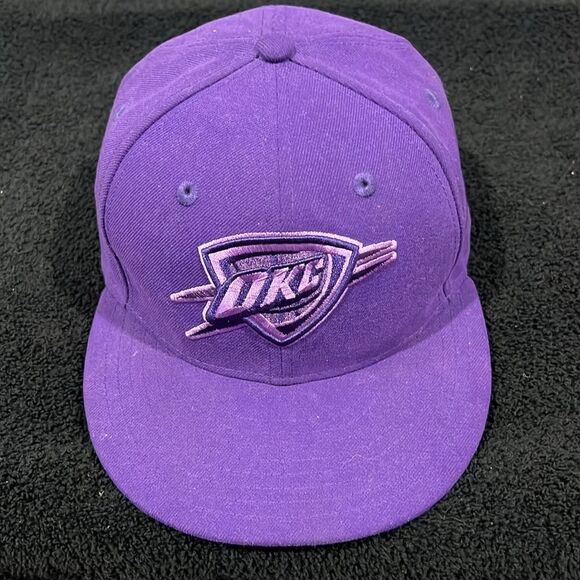 🏀 OKLAHOMA CITY THUNDER NBA Purple NEW ERA 59Fifty Fitted Flat Bill Hat Sz 7-1/8 - Picture 2 of 10